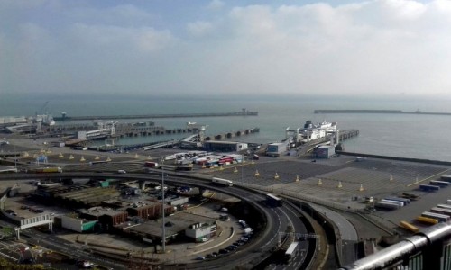 Zdjecie ANGLIA / South East / Dover / Port promowy, przy angielskiej pogodzie.