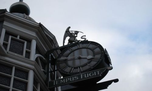 Zdjęcie ANGLIA / LEEDS / centrum / zegar z kosą