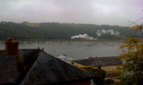 Zdjęcie ANGLIA / Cornwall / Dartmouth/Kingswear / para buch, koła w ruch...