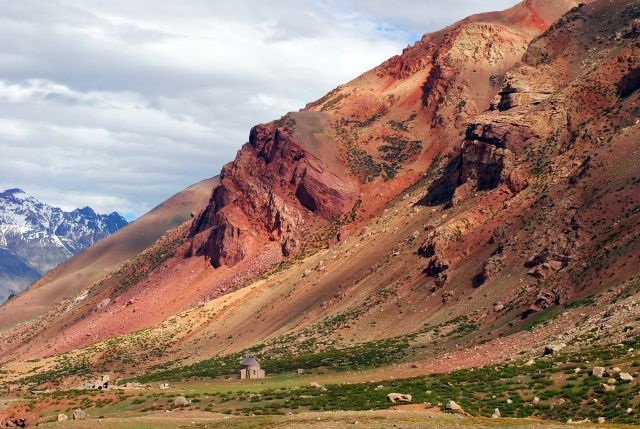 Zdjęcia: Andes mountains range, Mendoza, mocno zmineralizowane skaly , ARGENTYNA Zdjęcia: Andes mountains range, Mendoza, mocno zmineralizowane skaly , ARGENTYNA
