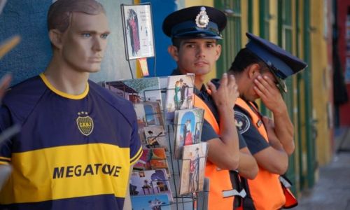 Zdjecie ARGENTYNA / Dzielnica La Boca / Buenos Aires / I kto lepiej pilnuje :)?