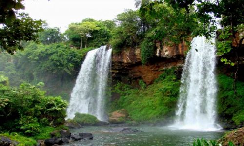 Zdjecie ARGENTYNA / Iguazu / Wodospady Dwie Siostry / Siostry nierozaczki...