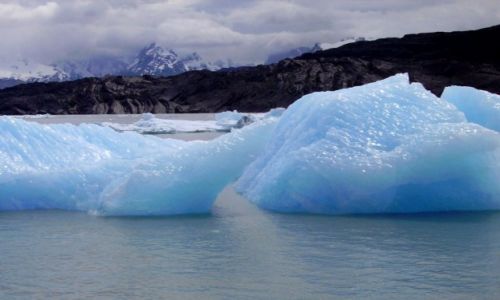 Zdjcie ARGENTYNA / Patagonia / Lago Argentino /  dziwne formy i wiele odcieni bkitu