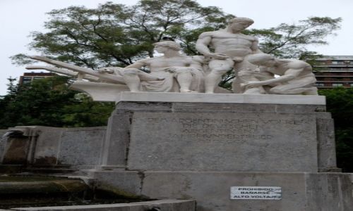 Zdjęcie ARGENTYNA / Buenos Aires / Plaza Alemana / Hańba