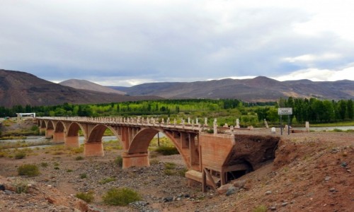 Zdjecie ARGENTYNA / Chos Malal / Rio Barrancas / Most