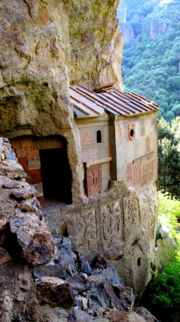 Zdj cia: Monastyr Gerhard, Gerhard-Gogh, Trzymajc si ska, ARMENIA