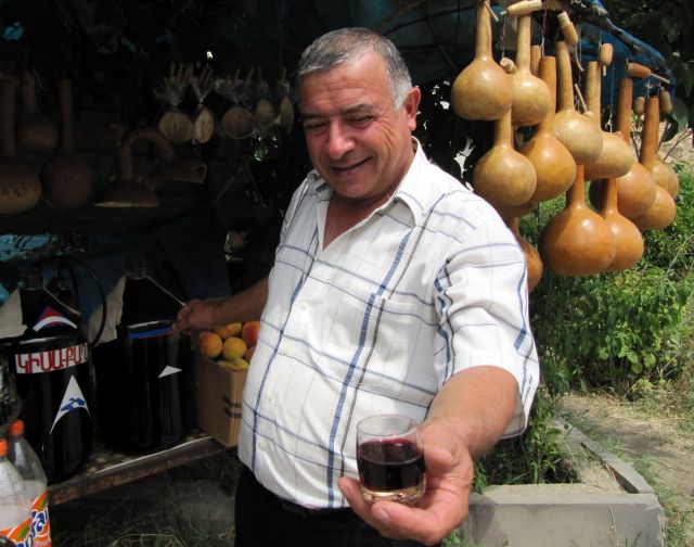 Zdjęcia: przy drodze, Areni, Poczęstunek na trasie, ARMENIA Zdjęcia: przy drodze, Areni, Poczęstunek na trasie, ARMENIA