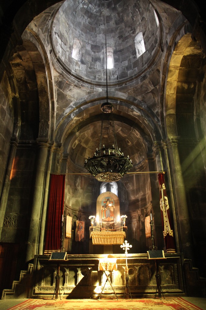 Zdjęcia: Geghard, Kotajk, Wnętrze kaplicy głównej, ARMENIA Zdjęcia: Geghard, Kotajk, Wnętrze kaplicy głównej, ARMENIA