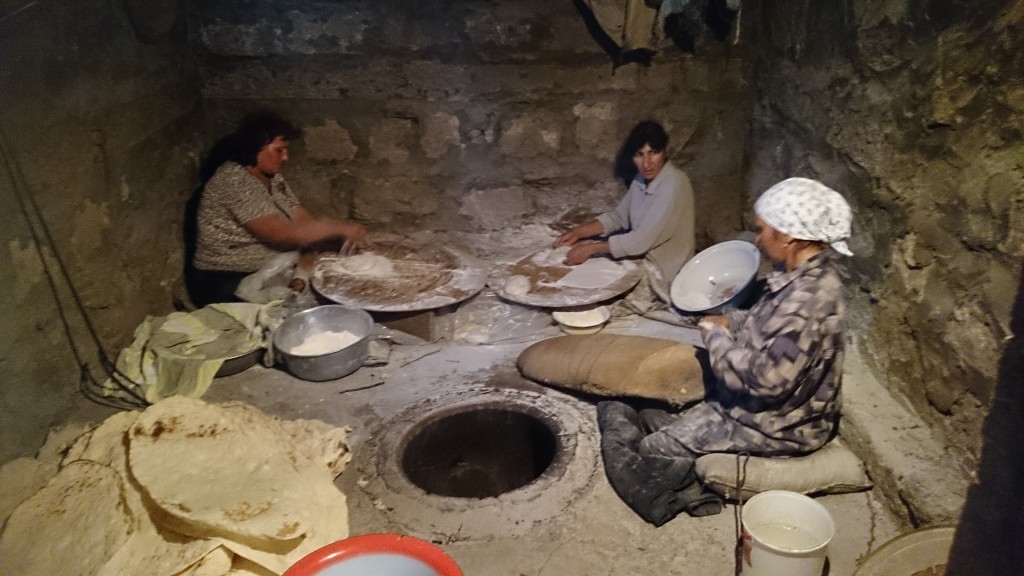 Zdjęcia: Tradycyjne wypiekanie chleba, ARMENIA Zdjęcia: Tradycyjne wypiekanie chleba, ARMENIA