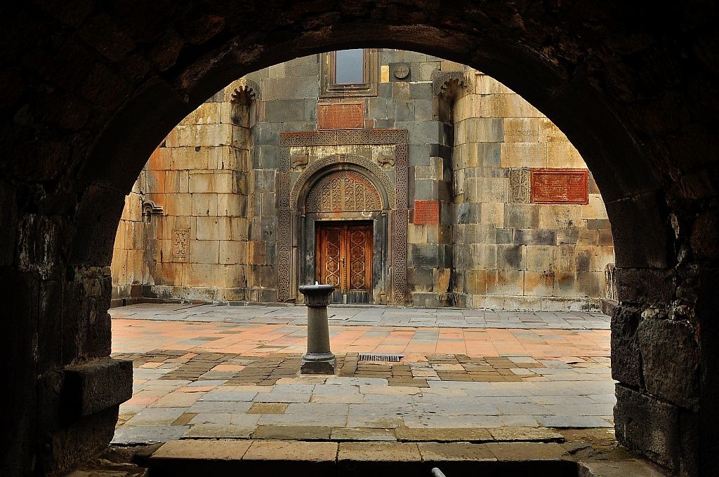 Zdjęcia: klasztor Geghart, prowincja Kotyak, Klasztor, ARMENIA Zdjęcia: klasztor Geghart, prowincja Kotyak, Klasztor, ARMENIA