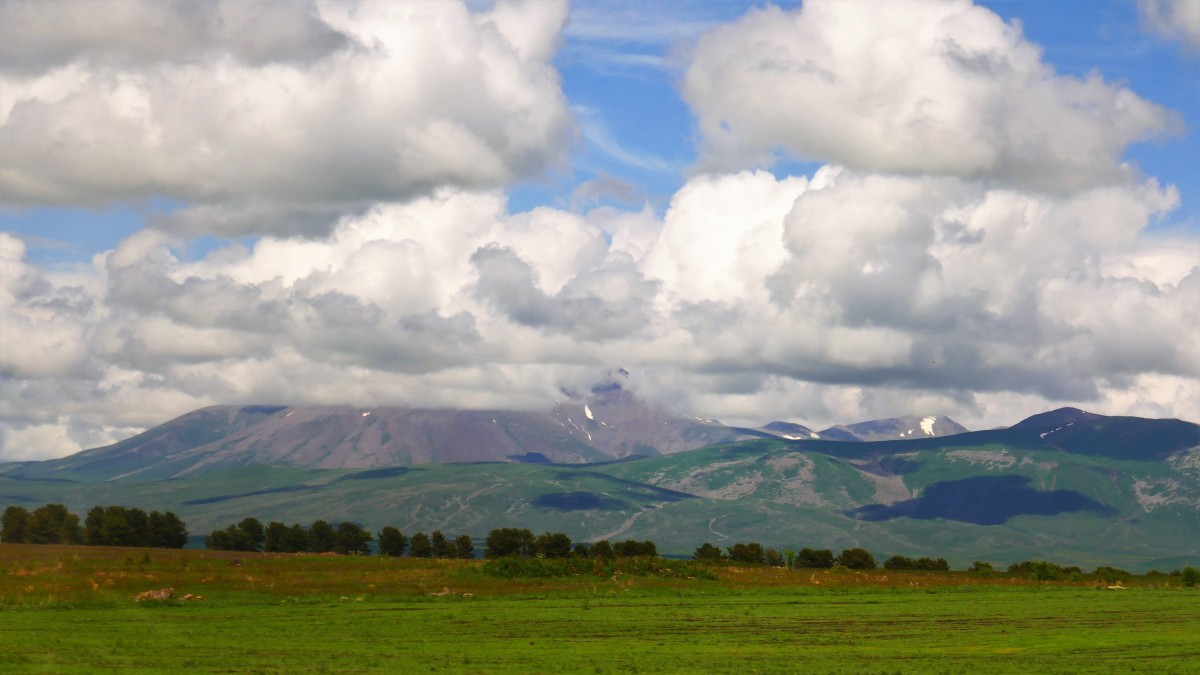 Zdjęcia: Droga do Erywania, Pogranicze armeńsko-gruzińskie, Armenia przywitała nas pięknym niebem, ARMENIA Zdjęcia: Droga do Erywania, Pogranicze armeńsko-gruzińskie, Armenia przywitała nas pięknym niebem, ARMENIA