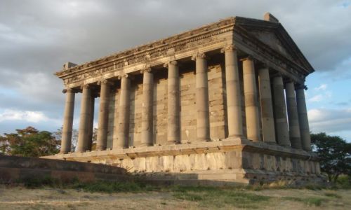 Zdjecie ARMENIA / Garni / witynia w Garni / joski porzdek na Zakaukaziu