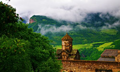 Zdjecie ARMENIA / Sjunik / Tatew / Uciekajc przed deszczem