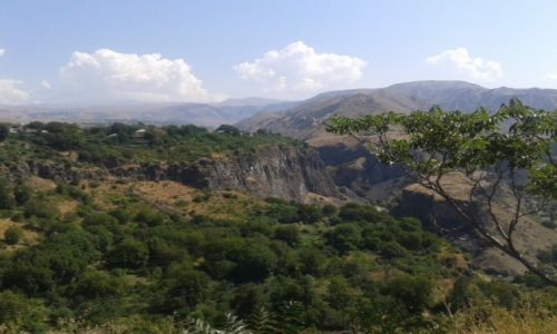 Zdjecie ARMENIA / Kotajk / Garni / Widok ze wityni w Garni