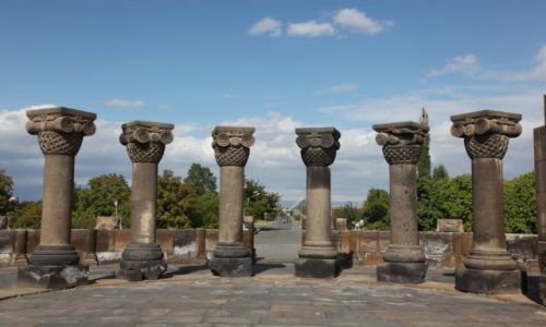 Zdjcie ARMENIA / Eczmiadzin / Zvartnots / Kolumny Zvartnots