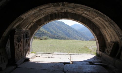 Zdjcie ARMENIA / Alaverdi / Klasztor w Haghpat / Obejcie kocioa w. Niszana