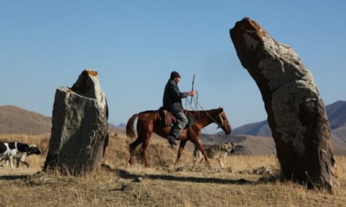 Zdjecie ARMENIA /  Sisian / Zorats Karer / Ormiaski pasterz