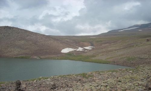 Zdjęcie ARMENIA / brak / Wulkan Aragats (4090 m) najwyzsza gora Armenii / Jeziorko na 3000 m
