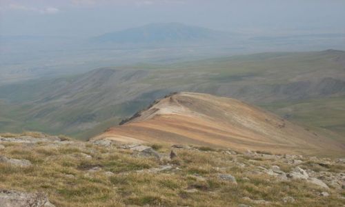 Zdjecie ARMENIA / brak / Wulkan Aragats (4090 m) najwyzsza gora Armenii / Kolorowe pagrki 