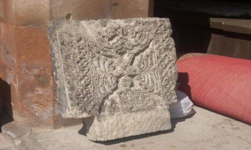 Zdjcie ARMENIA / brak / Eczmiadzyn tzw. ormianski Watykan / Pkniety chaczkar