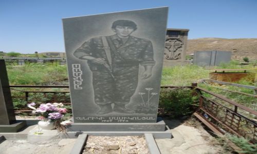 Zdjcie ARMENIA / Ararat / Chor Wirap (Khor Virap) / Pamitki niedawnej wojny ....