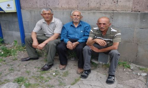 Zdjęcie ARMENIA / Sjunik / Goris / Ławeczka ....