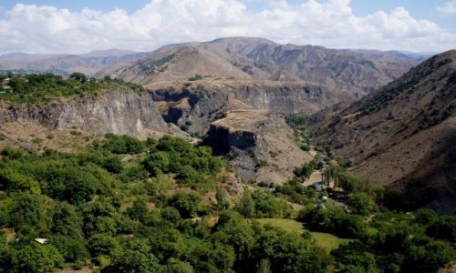 Zdjcie ARMENIA / prowincja Kotajk / Garni / ... a za wityni taki widok;)