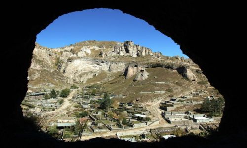 Zdjcie ARMENIA / Sjunik  / Stare Goris / Widok z niegdy mieszkalnej jaskini
