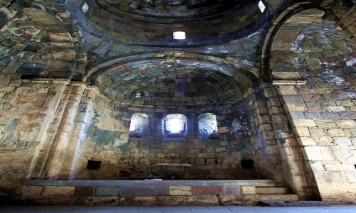 Zdjcie ARMENIA / Sisian / Vorotan / Klasztor Worotnavank, wntrze wityni