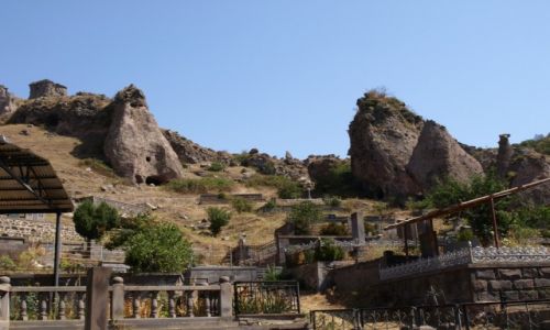 Zdjecie ARMENIA / Goris / Stare Goris / Cmentarz w Starym Goris - ormiaskiej Kapadocji