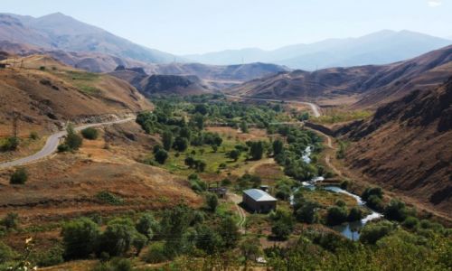 Zdjcie ARMENIA / Sisian / Vorotan / W dolinie rzeki
