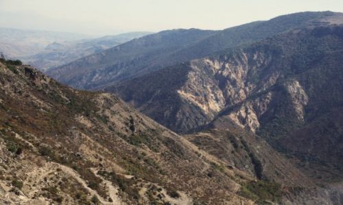 Zdjęcie ARMENIA / Sjunik / Stare Goris / Góry na granicy z Górskim Karabachem
