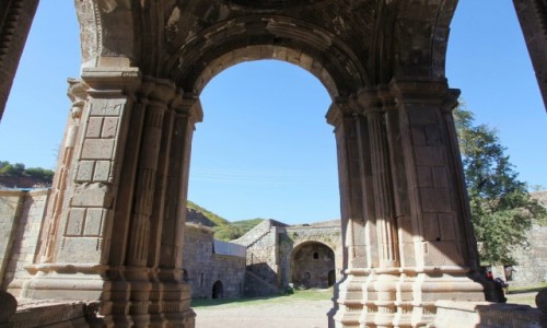 Zdjcie ARMENIA / Sjunik / Tatev  / Wejcie do wityni