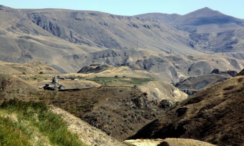 Zdjcie ARMENIA / Sisian / Worotnavank  / Klasztor na pustkowiu