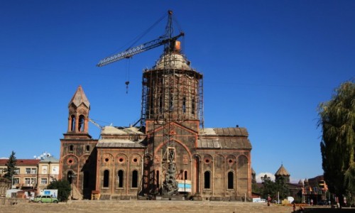Zdjecie ARMENIA / Shirak / Gyumri  / Odbudowa Kocioa Zbawiciela po trzsieniu ziemi w 1988r.
