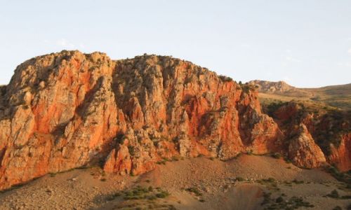 Zdj�cie ARMENIA / okolice Noravank / widok z klasztoru / Czerwone ska�y