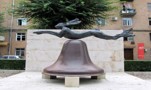Zdjecie ARMENIA / Erewa / Park / uciekajcy krliczek