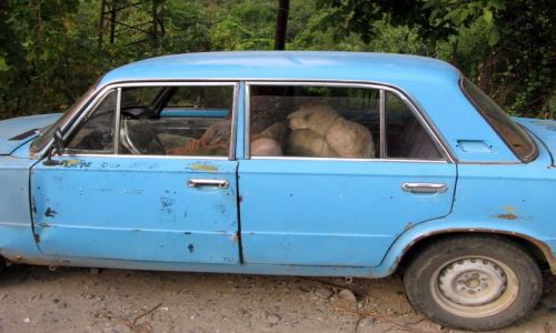 Zdjęcie ARMENIA / Megri / na szosie / Pasażerki