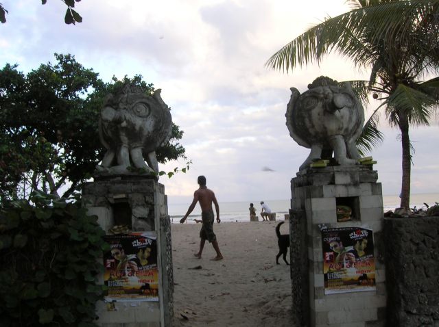 Zdjęcia: Kuta , Bali, Wejscie na Kuta beach, AUSTRALIA Zdjęcia: Kuta , Bali, Wejscie na Kuta beach, AUSTRALIA