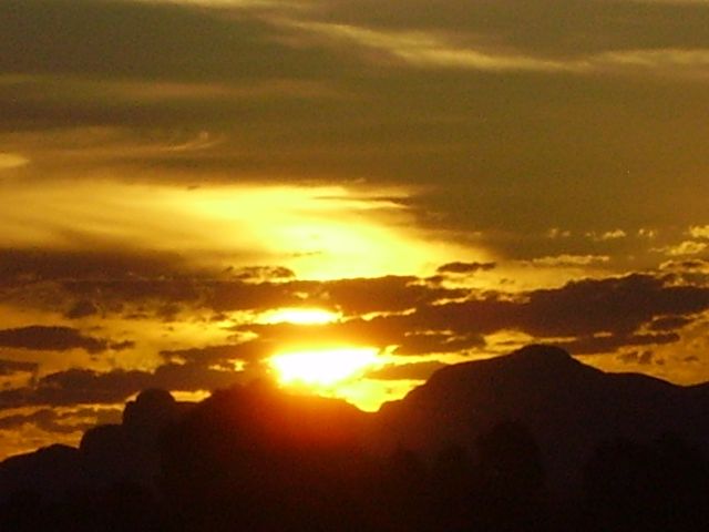 Zdjęcia: okolice Ayers Rock, środkowa Australia, zachód słońca nad Kata Tjuta, AUSTRALIA Zdjęcia: okolice Ayers Rock, środkowa Australia, zachód słońca nad Kata Tjuta, AUSTRALIA