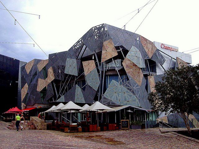Zdjęcia: Melbourne, południowa Australia, na Federation Square po desczu, AUSTRALIA Zdjęcia: Melbourne, południowa Australia, na Federation Square po desczu, AUSTRALIA
