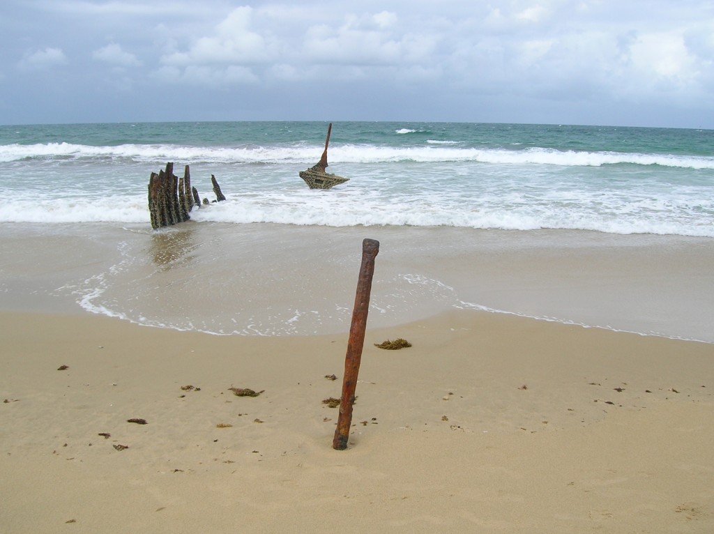 Zdjęcia: Dicky Beach, Sunshine Coast, Zabytkowy wrak statku, AUSTRALIA Zdjęcia: Dicky Beach, Sunshine Coast, Zabytkowy wrak statku, AUSTRALIA