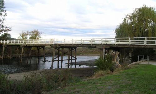 Zdjecie AUSTRALIA / NSW / Tumut--miasto we wsch. Australii. / Stary, drewniany, zabytkowy most