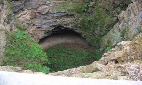 Zdjecie AUSTRALIA / Wsch. Australia / Okolice Captain Flat / Big Hole, zapadnieta jaskinia