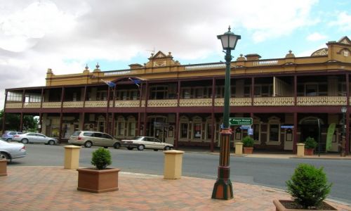 Zdjęcie AUSTRALIA /  NSW / Okolice Wagga-Wagga / Typowy hotelik w country