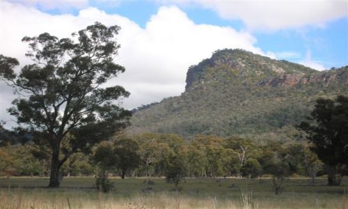 Zdjęcie AUSTRALIA / Riverina, NSW / The Rock reserve / The Rock, samotna skala w interia.