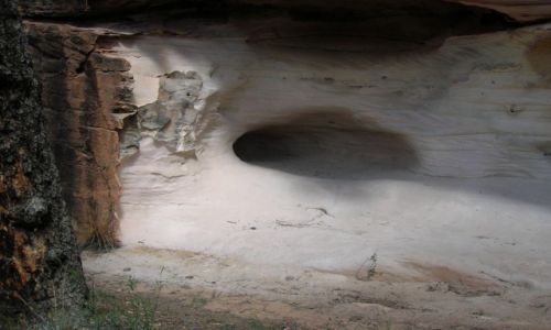 Zdjcie AUSTRALIA / outback wschodni / Pilliga scrub / Piaskowa jaskinia, aborygenska..