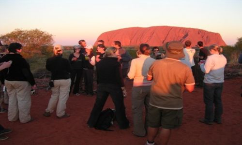 Zdjęcie AUSTRALIA / Northern Teritory / Ayers Rock / Czekając na zachód słońca