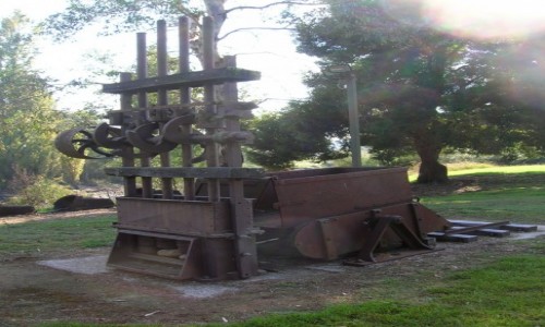 Zdjęcie AUSTRALIA / Victoria / Mitta Mitta / Przyrzad do kruszenia zlotodajnych kamienii