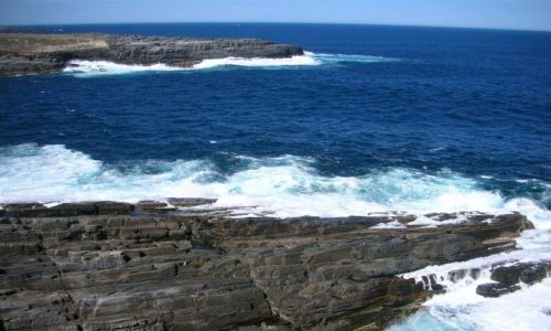 Zdjęcie AUSTRALIA / KANGAROO ISLAND / BASEN POLUDNIOWOAUSTRALIJSKI / fale rozbijajace sie o skaly...